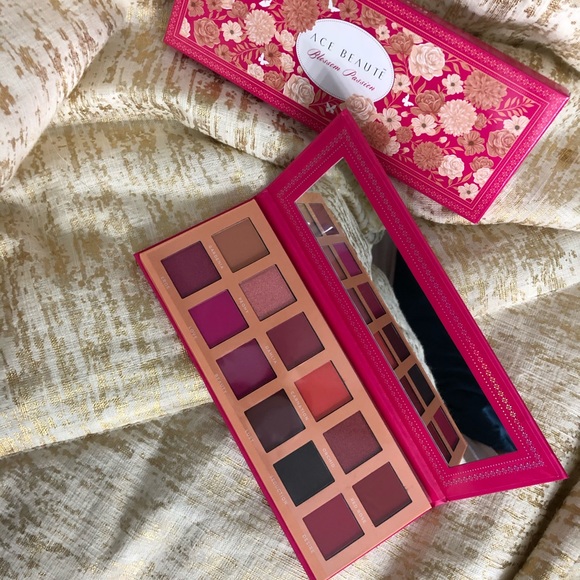 🎨 ACE BEAUTĒ ‘Blossom Passion’ Eye Pallet 🎨 - Picture 2 of 8